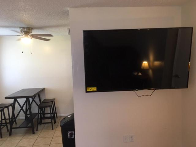 Fully Furnished Two Bedroom Apartment Lawton Exterior photo